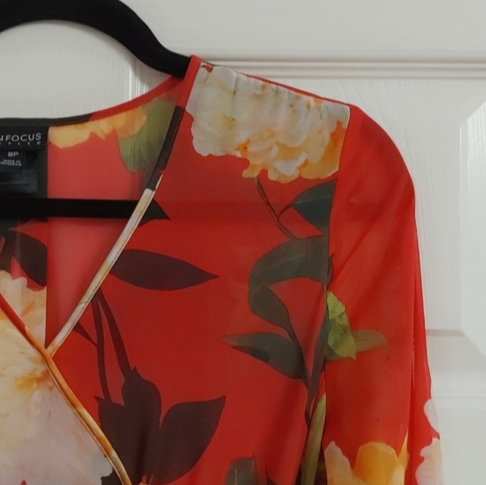 Radiating Red Floral Dreas